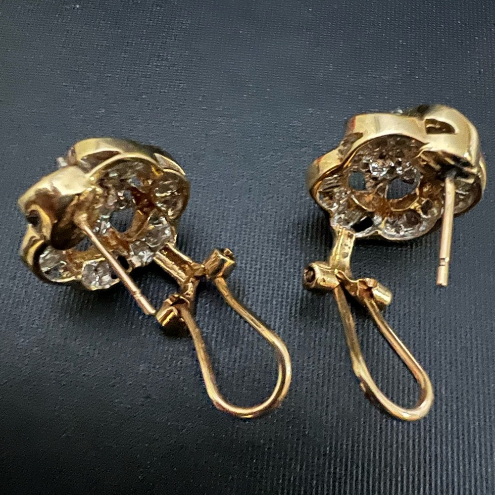 🔥SUPER SALE REDUCTION🔥✅PRICE FIRM✅ 14k Solid Gold Flower Diamond Earrings - Picture 7 of 17